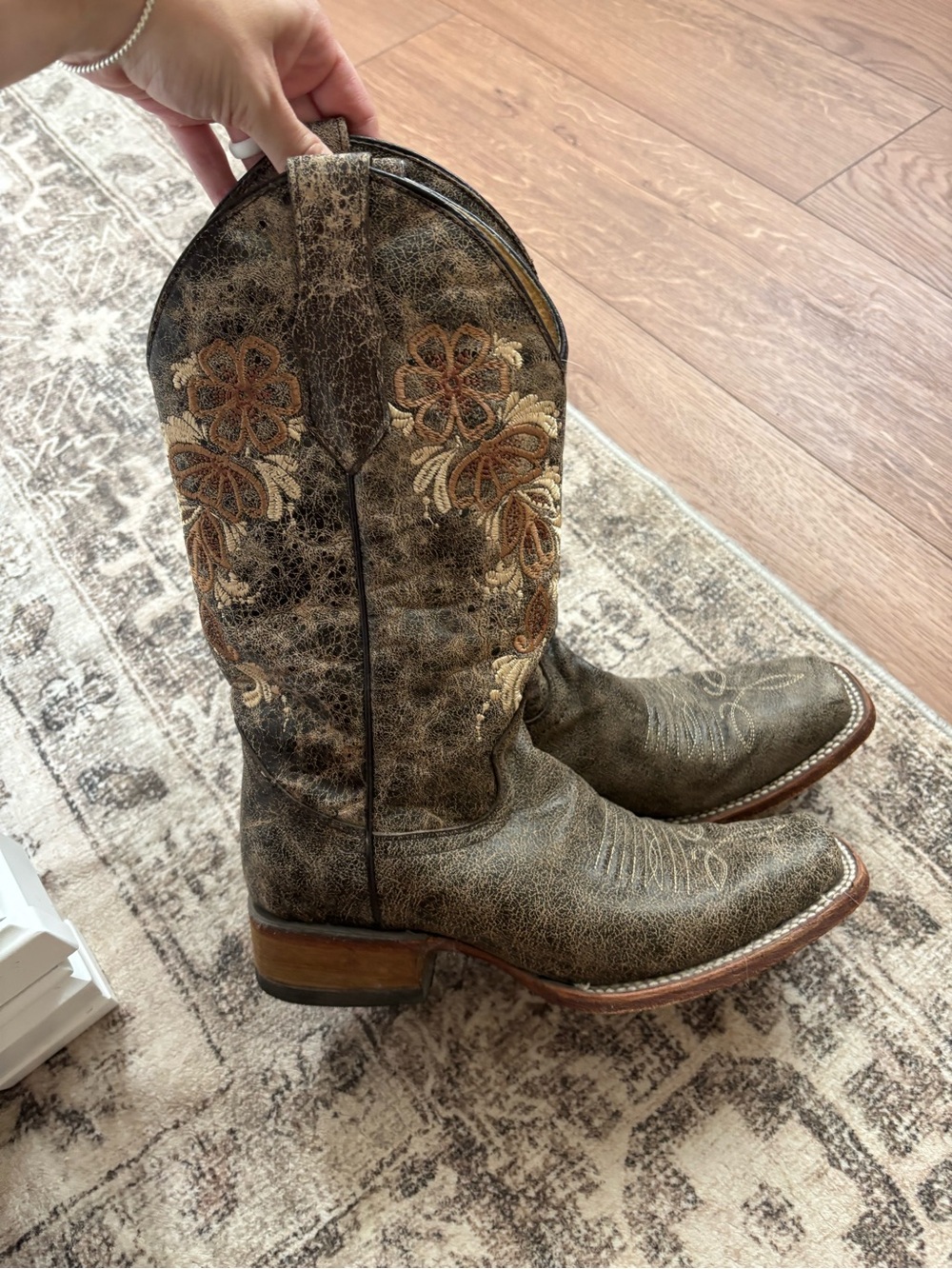 Western Embroidered Leather Cowboy Boots - Brown
